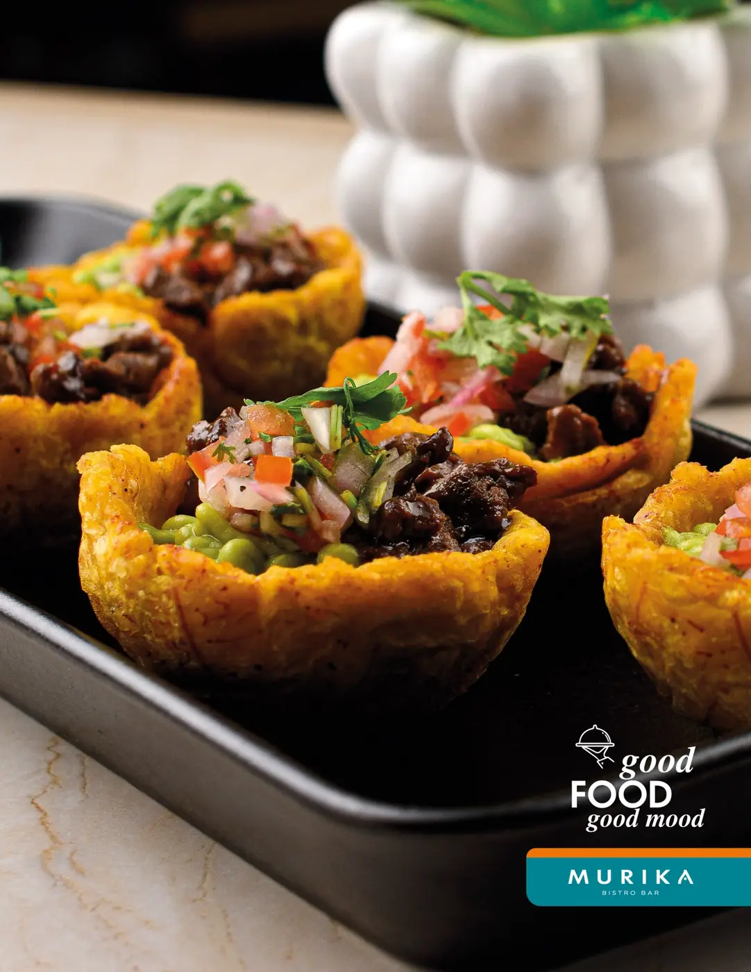Canastitas de plátano con carne, guacamole y pico de gallo en Murika